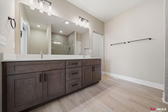 7600 N 50 Street, Lincoln, NE 68514