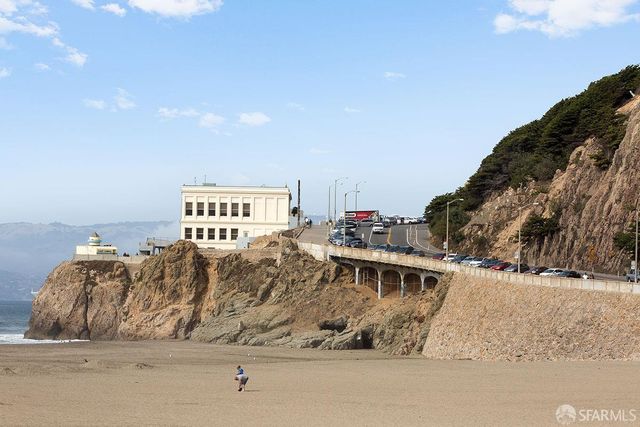 1239 19th Avenue, San Francisco, CA 94122