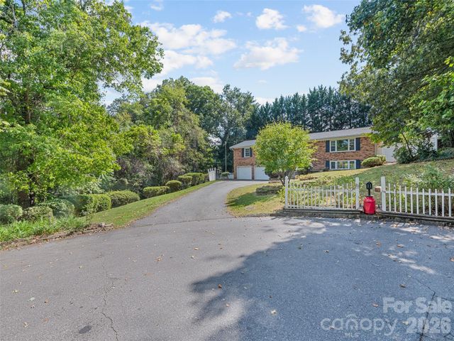 11 Crestwood Lane, Candler, NC 28715
