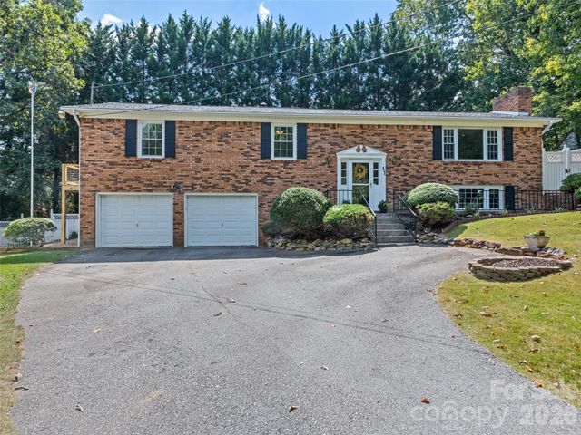 11 Crestwood Lane, Candler, NC 28715