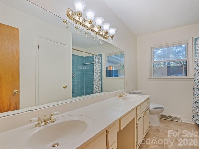 11 Crestwood Lane, Candler, NC 28715