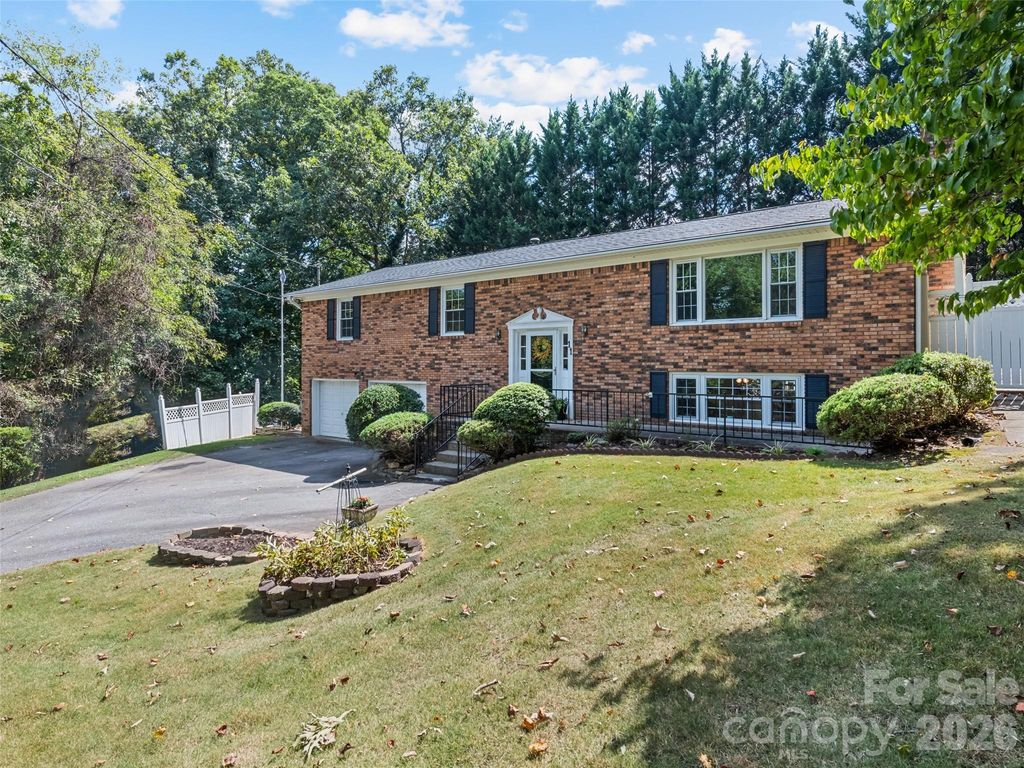 11 Crestwood Lane, Candler, NC 28715