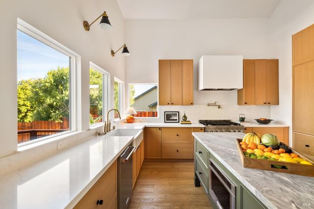 267 Alta Mira Dr, Vacaville, CA 95688