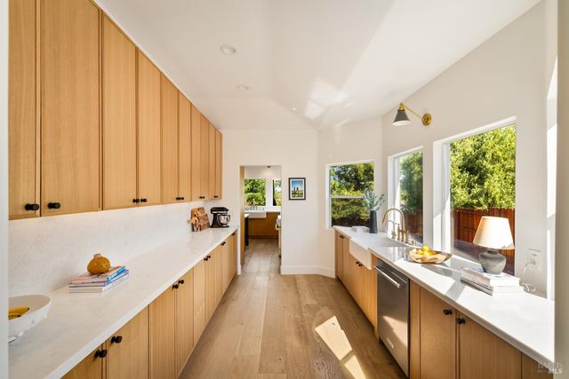 267 Alta Mira Dr, Vacaville, CA 95688