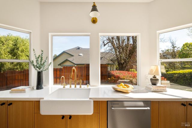 267 Alta Mira Dr, Vacaville, CA 95688