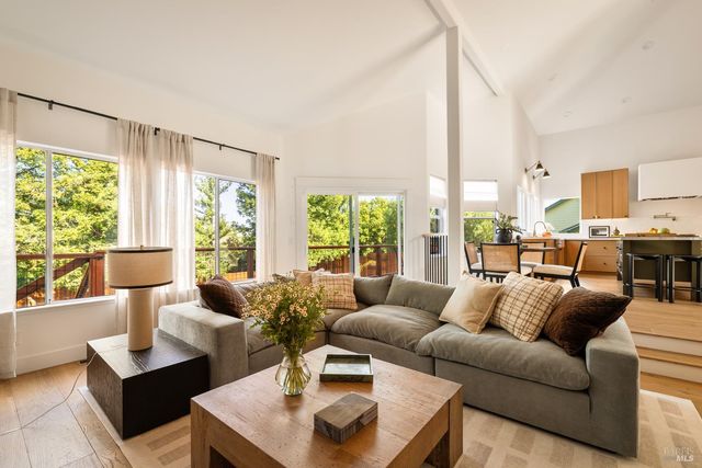 267 Alta Mira Dr, Vacaville, CA 95688