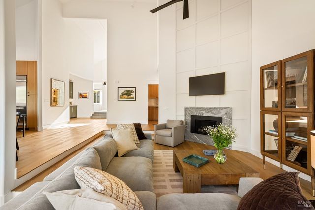 267 Alta Mira Dr, Vacaville, CA 95688