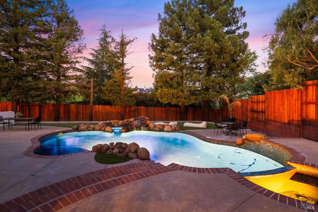 267 Alta Mira Dr, Vacaville, CA 95688