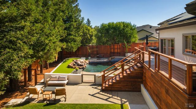 267 Alta Mira Dr, Vacaville, CA 95688