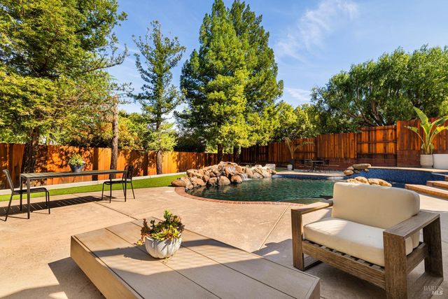 267 Alta Mira Dr, Vacaville, CA 95688