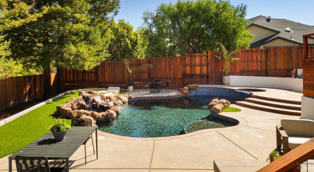 267 Alta Mira Dr, Vacaville, CA 95688