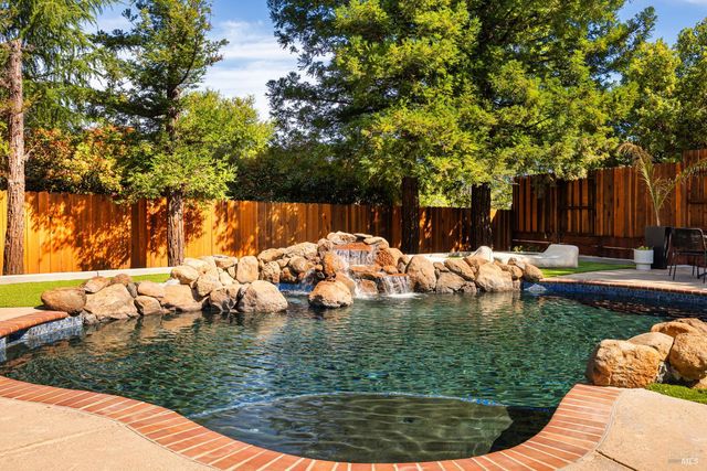 267 Alta Mira Dr, Vacaville, CA 95688