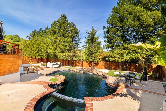 267 Alta Mira Dr, Vacaville, CA 95688