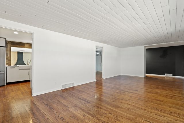 713 Lois Place, Joliet, IL 60435