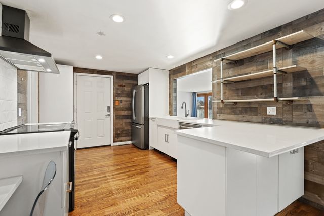 713 Lois Place, Joliet, IL 60435