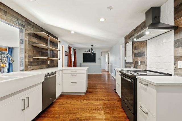 713 Lois Place, Joliet, IL 60435