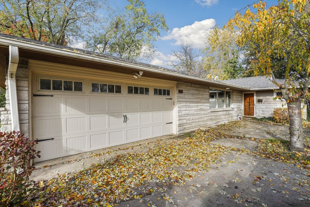 713 Lois Place, Joliet, IL 60435