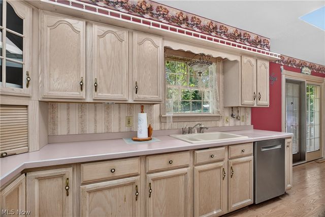 1164 Edgecliff Drive, Bedford, OH 44146