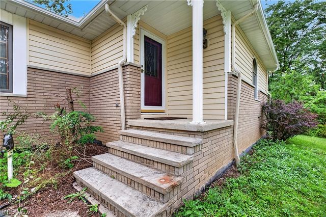 1164 Edgecliff Drive, Bedford, OH 44146