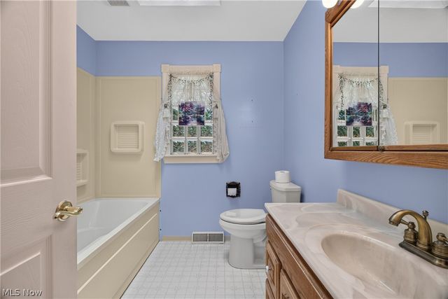 1164 Edgecliff Drive, Bedford, OH 44146