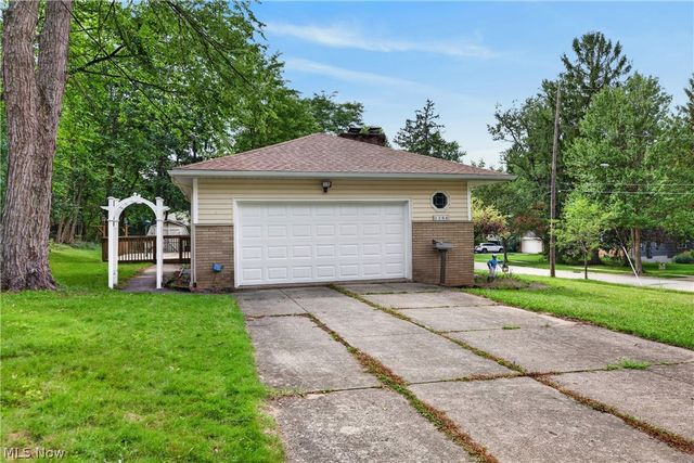 1164 Edgecliff Drive, Bedford, OH 44146