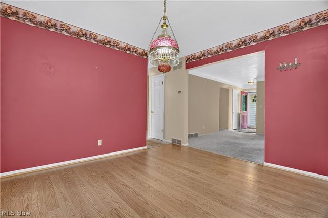 1164 Edgecliff Drive, Bedford, OH 44146