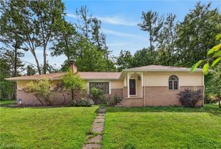 1164 Edgecliff Drive, Bedford, OH 44146