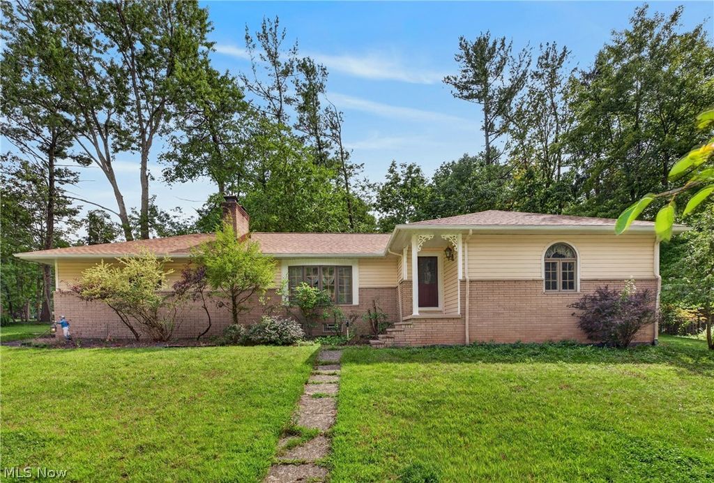 1164 Edgecliff Drive, Bedford, OH 44146
