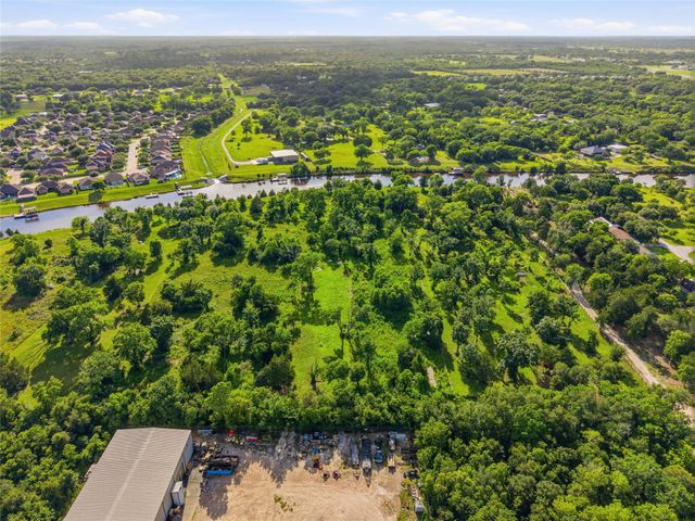 7326 Custer Street, Hitchcock, TX 77563