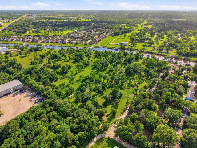7326 Custer Street, Hitchcock, TX 77563