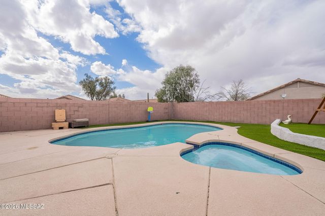 7504 W Long Creek Place, Tucson, AZ 85743