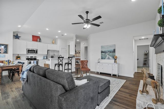 1420 Quail Creek Drive, Cleburne, TX 76033