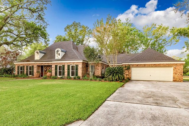 305 Oak Alley Dr, Houma, LA 70360