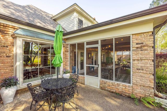 305 Oak Alley Dr, Houma, LA 70360