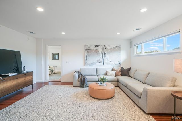 16 Wallace Way, San Rafael, CA 94903