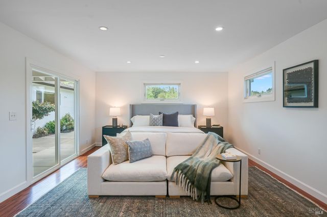 16 Wallace Way, San Rafael, CA 94903