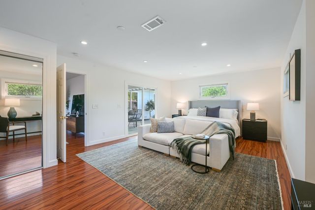 16 Wallace Way, San Rafael, CA 94903