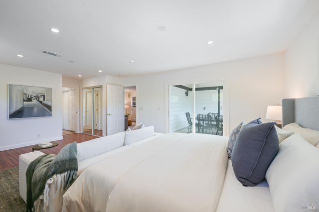 16 Wallace Way, San Rafael, CA 94903