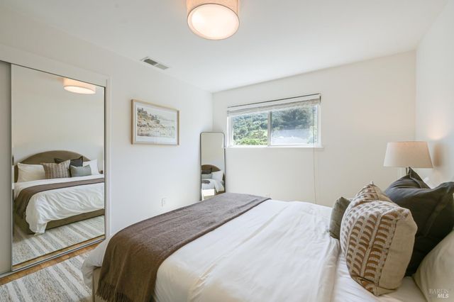 16 Wallace Way, San Rafael, CA 94903