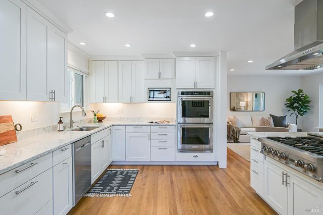 16 Wallace Way, San Rafael, CA 94903