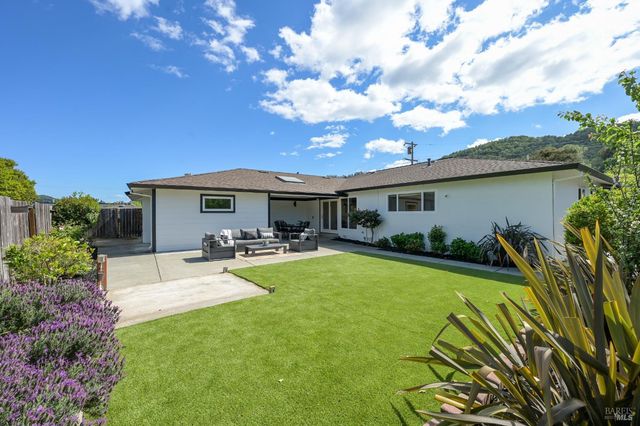 16 Wallace Way, San Rafael, CA 94903