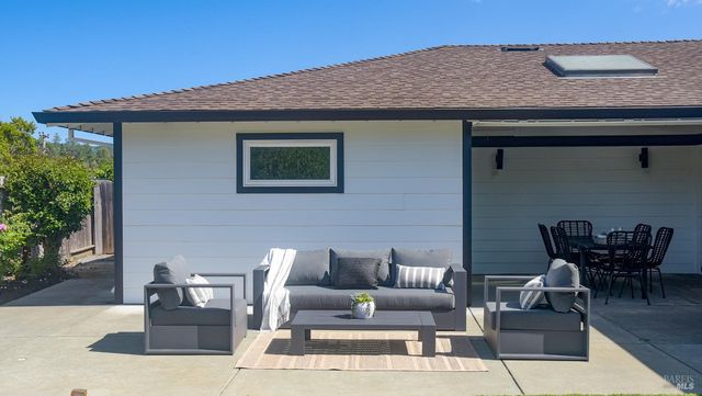 16 Wallace Way, San Rafael, CA 94903