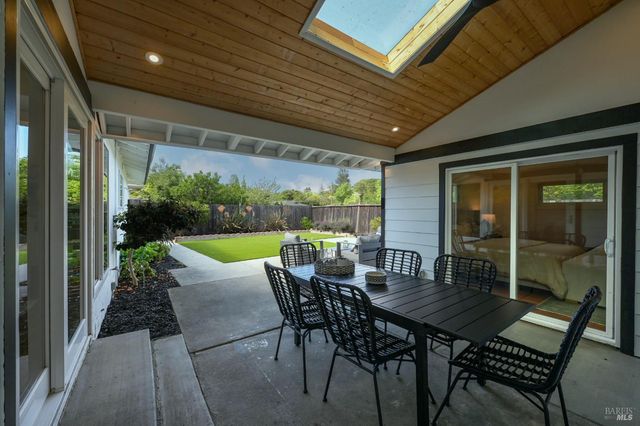 16 Wallace Way, San Rafael, CA 94903