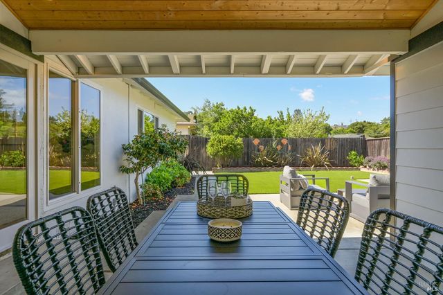 16 Wallace Way, San Rafael, CA 94903