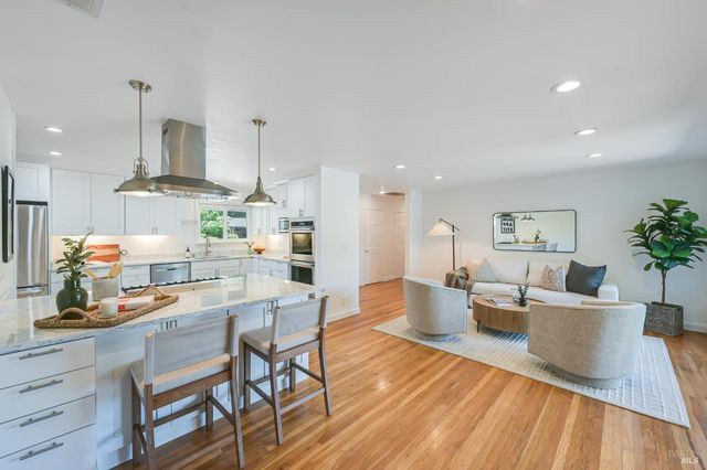 16 Wallace Way, San Rafael, CA 94903