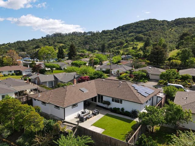 16 Wallace Way, San Rafael, CA 94903