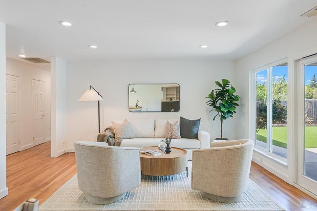 16 Wallace Way, San Rafael, CA 94903