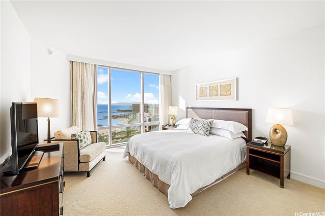 223 Saratoga Road 3203, Honolulu, HI 96815