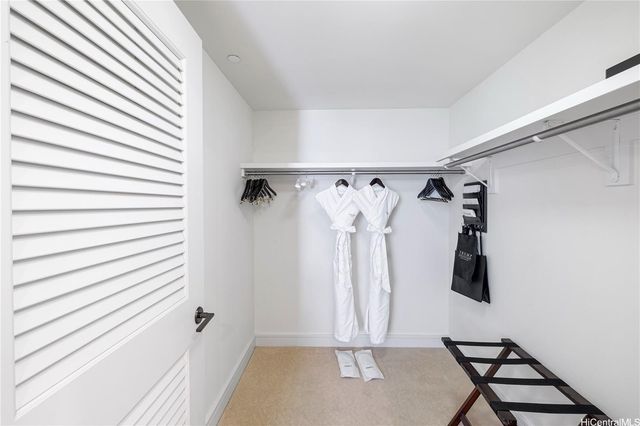 223 Saratoga Road 3203, Honolulu, HI 96815