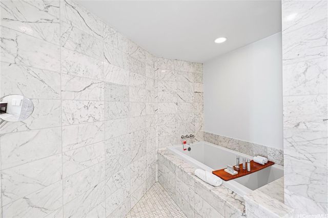 223 Saratoga Road 3203, Honolulu, HI 96815